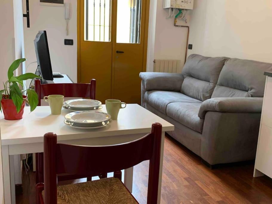 Comfortable Typical Old Style Apartment Mediolan Zewnętrze zdjęcie
